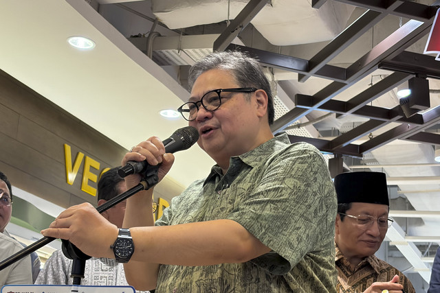 Menko Airlangga Hartarto di Pondok Indah Mall, Jakarta Selatan, Jumat (26/12/2025). Foto: Najma Ramadhanya/kumparan