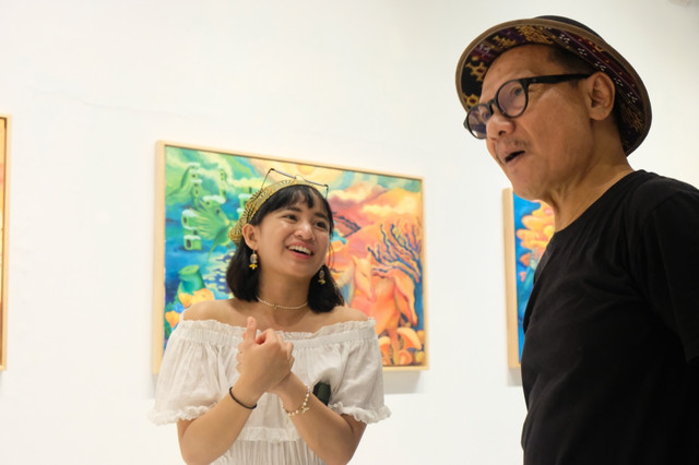Nabila Larasati Pranoto saat ditemui pada pegelaran pameran (Adaptasi, Evolusi, Eksistensi) pertamanya di Indonesia Foto: Dhia Al Fajr