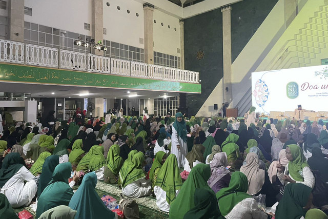 Suasana acara bertajuk 'Satu NU Satu Bangsa, Doa untuk Negeri', di Masjid Raya KH Hasyim Asy'ari, Jakarta Barat, Jumat (26/12/2025). Foto: Fadhil Pramudya/kumparan