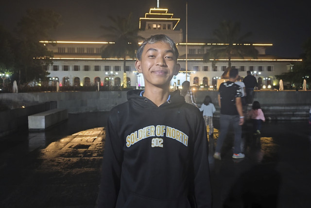 Alip, wisatawan asal Majalengka yang berkunjung ke Gedung Sate, Jumat (26/12/2025). Foto: Linda Lestari/kumparan