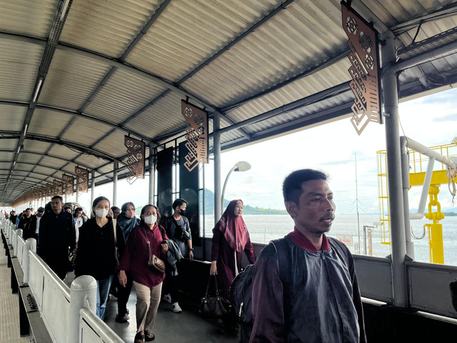 Penumpang yang akan menyeberang dari Pelabuhan Bakauheni menuju Merak | Foto : Eka Febriani / Lampung Geh