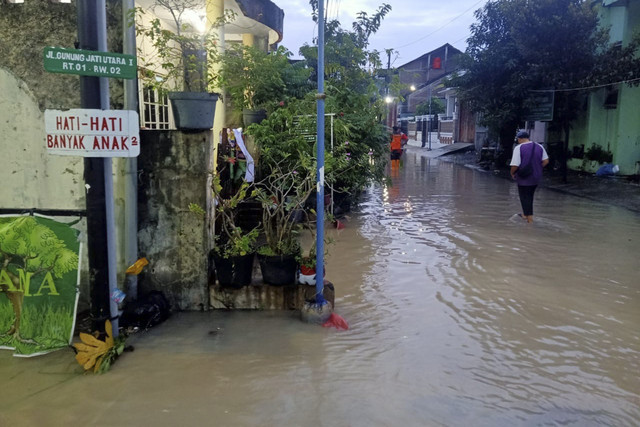 Banjir merendam Perum Mangkang Indah, Kelurahan Wonosari, Kecamatan Ngaliyan dan Kelurahan Mangkang Kulon, dan Mangunharjo, Kecamatan Tugu. Foto: Dok. BPBD Kota Semarang