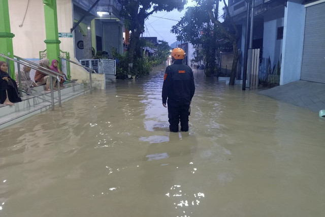 Banjir merendam Perum Mangkang Indah, Kelurahan Wonosari, Kecamatan Ngaliyan dan Kelurahan Mangkang Kulon, dan Mangunharjo, Kecamatan Tugu. Foto: Dok. BPBD Kota Semarang