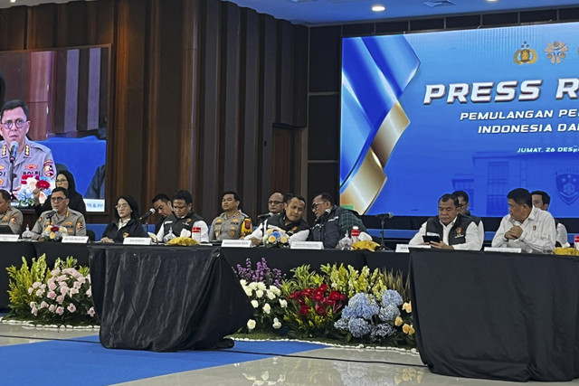 Konferensi Pers Pemulangan 9 WNI dari Kamboja di Mabes Polri, Jakarta Selatan, Jumat (26/12/2025). Foto: Rayyan Farhansyah/kumparan