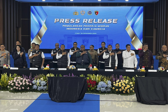 Konferensi Pers Pemulangan 9 WNI dari Kamboja di Mabes Polri, Jakarta Selatan, Jumat (26/12/2025). Foto: Rayyan Farhansyah/kumparan