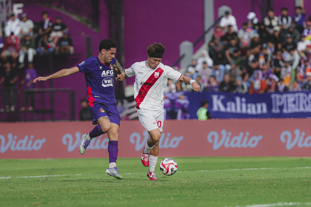 Persik Kediri vs Persis Solo dalam laga lanjutan Super League 2025/26 di Stadion Brawijaya pada Sabtu (27/12/2025). Foto: X/ @persisofficial