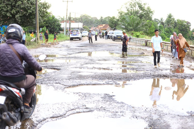 Kondisi jalan lintas Sekayu–Muara Beliti. Foto : Humas Pemprov Sumsel