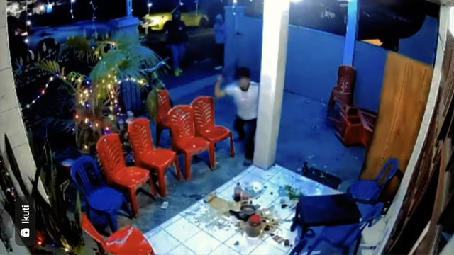 Cuplikan video CCTV saat penyerangan pakai senjata tajam terjadi di Minahasa saat momen Pasiar Natal.