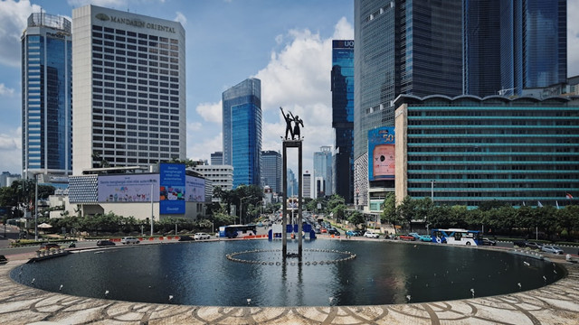 Ilustrasi Tahun Baru di Bundaran HI. Unsplash.com/Athar F