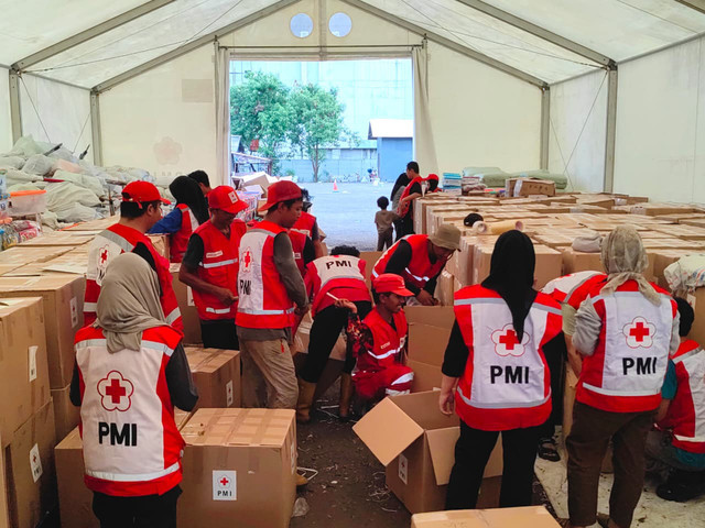 Palang Merah Indonesia (PMI) mengirimkan kapal bantuan kemanusiaan gelombang kedua untuk wilayah terdampak banjir di Aceh dan Sumatera Utara. Foto: Dok. PMI