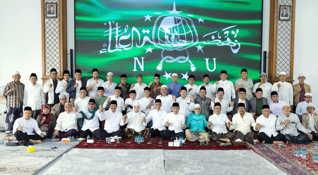 Sejumlah elite Pengurus Besar Nahdlatul Ulama (PBNU) berkumpul di kediaman Rais Aam PBNU Miftachul Akhyar di Pondok Pesantren Miftachussunnah, Kedungtarukan, Surabaya, Minggu (28/12/2025). Foto: Dok. Istimewa