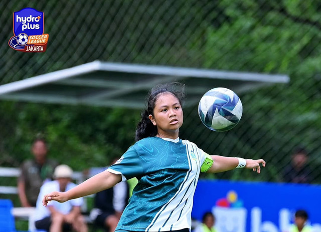Khansa Nisa Arrosid, pemain Cipta Cendikia Football Academy, sedang bermain di HYDROPLUS Soccer League U-15 Jakarta. Foto: Dok. Hydroplus Soccer League