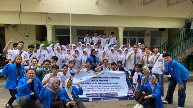 Dokumentasi Tim PKM Universitas Pamulang bersama siswa Teuku Umar. Sumber: Doc. Tim PKM Universitas Pamulang.