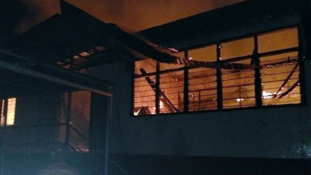 Ruangan Panti Werdha Damai Ranomuut Manado yang terbakar Minggu 28 Desember 2025. (foto: dokumen dinas pemadam kebakaran Manado)