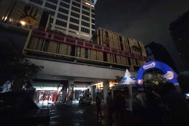 Suasana usai kebakaran di Sarinah, Jakarta Pusat, Minggu (28/12/2025). Foto: Rachmadi Rasyad/kumparan