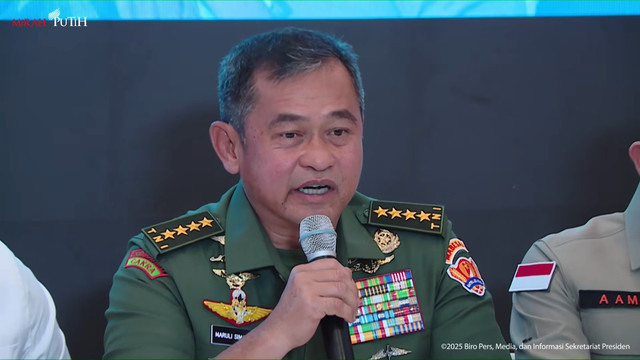 KSAD Jenderal TNI Maruli Simanjuntak memberikan keterangan pers pemulihan dan rencana strategis bencana Sumatera di Halim Perdanakusuma, Jakarta Timur, Senin (29/12/2025). Foto: Youtube/Sekretariat Presiden