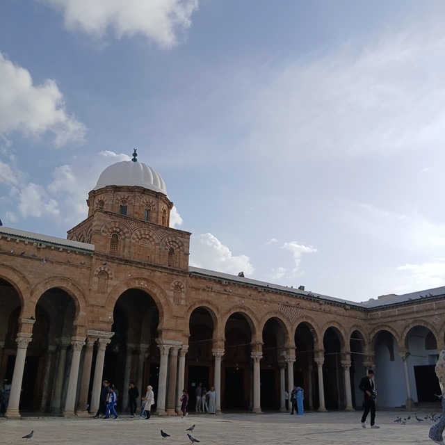 Masjid Al-Zaitunah, salah satu pusat peradaban tertua di dunia. Sumber Foto: Dokumentasi pribadi penulis 