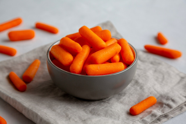 Ilustrasi baby wortel alias baby carrot. Foto: Liudmyla Chuhunova/Shutterstock