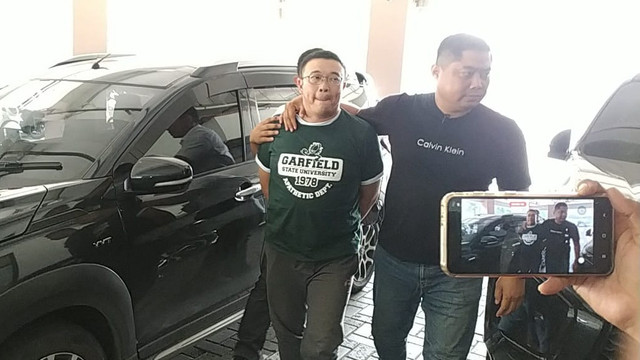Samuel Ardi Kristanto, pria yang membeli tanah Nenek Elina Widjajanti, ditangkap. Dok: kumparan