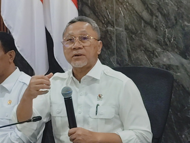 Menko Bidang Pangan Zulkifli Hasan (Zulhas) di Kantor Kemenko Pangan, Jakarta Pusat, Senin (29/12/2025). Foto: Widya Islamiati/kumparan