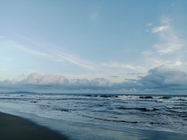 Ilustrasi pantai. Sumber: Dokumentasi Pribadi