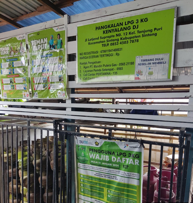 Pertamina Patra Niaga Regional Kalimantan pastikan pasokan LPG 3 kilogram di Kabupaten Sintang, Kalbar, tersedia dalam kondisi aman. Foto: Dok. Istimewa