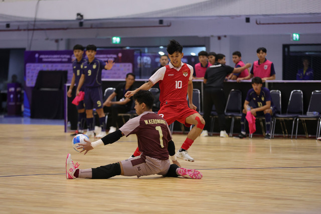 Timnas Futsal U-19 Indonesia vs Thailand dalam laga final Piala AFF U-19 2025 di Nonthaburi Gymnasium, Thailand, pada Senin (29/12). Foto: FFI