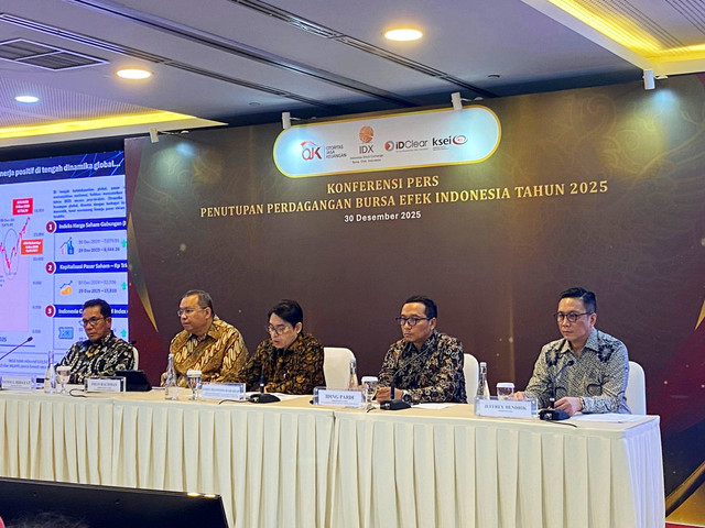 Konferensi pers penutupan perdagangan Bursa Efek Indonesia, di Gedung BEI, Jakarta, Selasa (30/12/2025). Foto: Muhammad Fhandra/kumparan