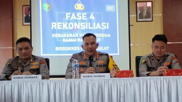 Polda Sulawesi Utara menggelar konferensi pers terkait dengan proses identifikasi jenazah korban kebakaran Panti Werdha Damai Ranomuut di Kota Manado, Selasa 30 Desember 2025.