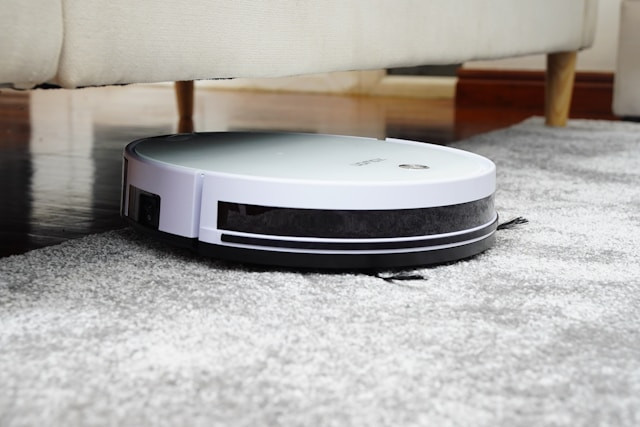 Ilustrasi robot vacuum cleaner untuk apartemen. Foto: Unsplash.