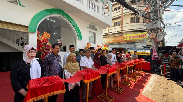 Peresmian Masjid Salamad di Kota Long Xuyen, Vietnam (Sumber : DT Peduli)
