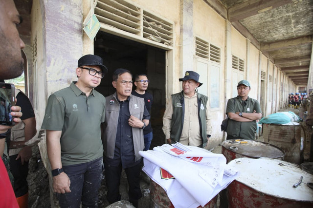 Wakil Menteri Dalam Negeri (Wamendagri) Bima Arya Sugiarto meninjau langsung Kabupaten Aceh Tamiang, Senin (29/12/2025). Foto: Dok. Kemendagri