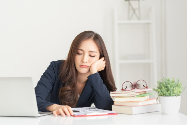 Ilustrasi perempuan sedih. Foto: Shutterstock