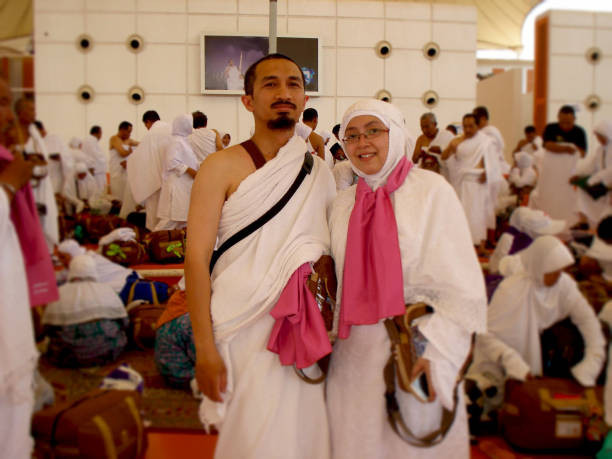 Foto seseorang berpakaian Ihram Doto by Pixabay