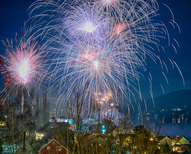 ilustrasi acara malam tahun baru 2026 di jogja. Unsplash/vidarnm