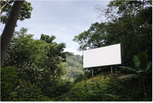 Baliho kosong di kawasan perbukitan. Sumber : Dokumentasi pribadi penulis, dengan tambahan elemen visual berbasis AI.