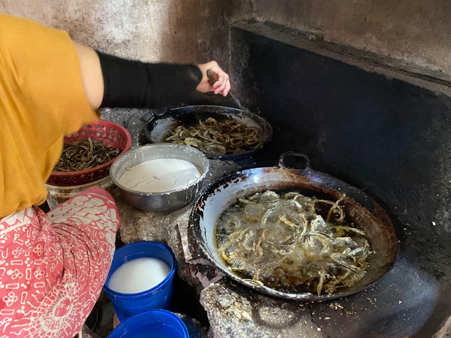 Dapur produksi keripik belut milik Marsiyah di Sidomulyo, Godean, Sleman. Foto: Pandangan Jogja/Resti Damayanti