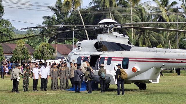 Presiden Prabowo Subianto bertolak dari Tapanuli Selatan menuju Aceh Tamiang, Kamis (1/1). Foto: Jonathan Devin/kumparan