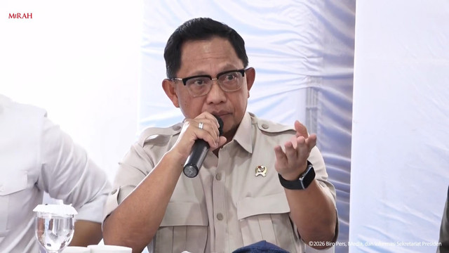 Mendagri Tito Karnavian, mengikuti rapat koordinasi dengan presiden Prabowo di Aceh Tamiang, 1 Januari 2026. Foto: Biro Pers Sekretariat Presiden