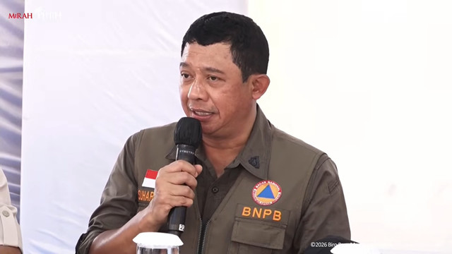 Kepala Badan Nasional Penanggulangan Bencana (BNPB) Letjen TNI Suharyanto mengikuti rapat koordinasi dengan presiden Prabowo di Aceh Tamiang, 1 Januari 2026. Foto: Biro Pers Sekretariat Presiden