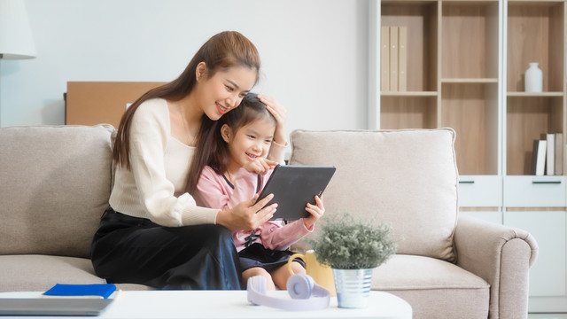 Studi: Belajar Hanya Mengandalkan AI Kurang Efektif Dibanding Mencatat. Foto: PanuShot/Shutterstock