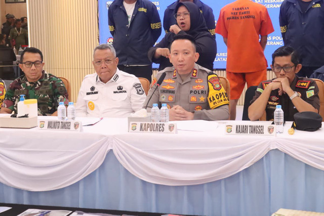 Kapolres Tangerang Selatan AKBP Victor D. H. Inkiriwang saat melakukan konferensi pers. Foto: Dok. Humas Polres Tangsel
