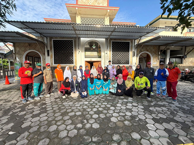 mahasiswa UNISA Yogyakarta bersama para Lansia di Sleman