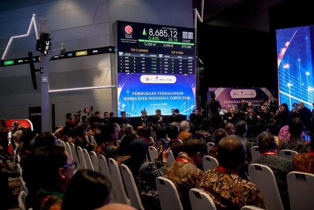 Suasana pembukaan perdagangan Bursa Efek Indonesia di Main Hall BEI, Jakarta, Jumat (2/1/2026). Foto: Jamal Ramadhan/kumparan