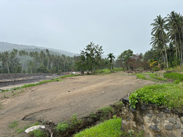 Kondisi efek bencana di Nagari Sumpur, Kabupaten Tanah Datar, Sumatera Barat yang juga terkena banjir bandang pada Jumat (2/1). Foto: Abid Raihan/kumparan