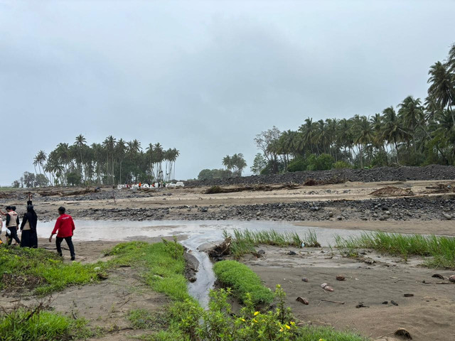 Kondisi efek bencana di Nagari Sumpur, Kabupaten Tanah Datar, Sumatera Barat yang juga terkena banjir bandang pada Jumat (2/1). Foto: Abid Raihan/kumparan