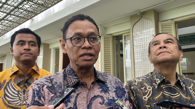 Wakil Menteri Energi dan Sumber Daya Mineral (ESDM) Yuliot Tanjung saat ditemui di kantor Kementerian ESDM, Jumat (2/1/2025). Foto: Fariza/kumparan