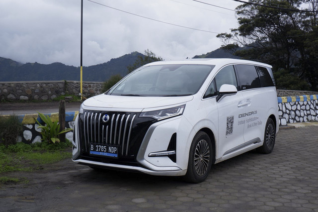 Mobil listrik Denza D9. Foto: Dok. kumparan