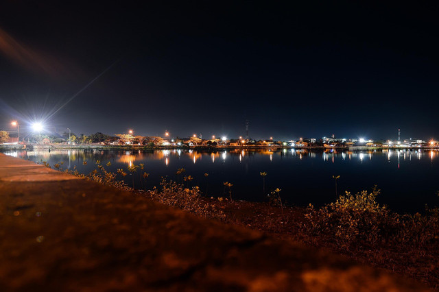 Ilustrasi Kota Lhokseumawe di Malam Hari. Foto: Pixabay