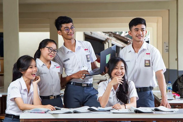 Ilustrasi siswa SMA. Foto: Shutterstock/Ibenk_88
